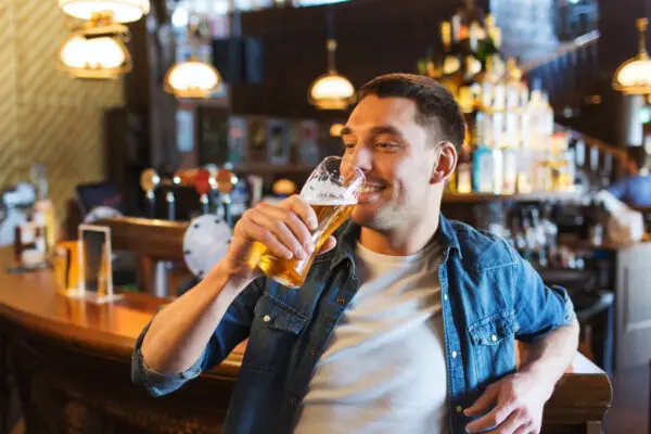 How to Order Beer at a Bar [Step-by-Step]