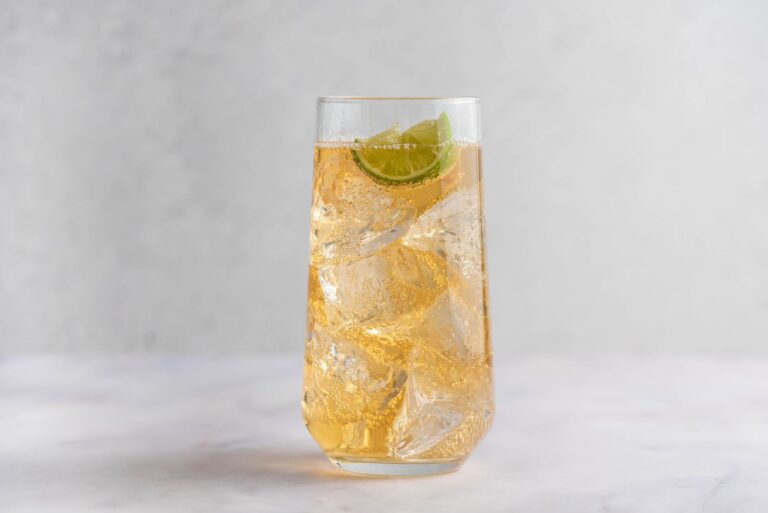 5 Best Alcoholic Drinks To Mix With Ginger Ale