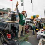 How To Organize a Tailgate Party